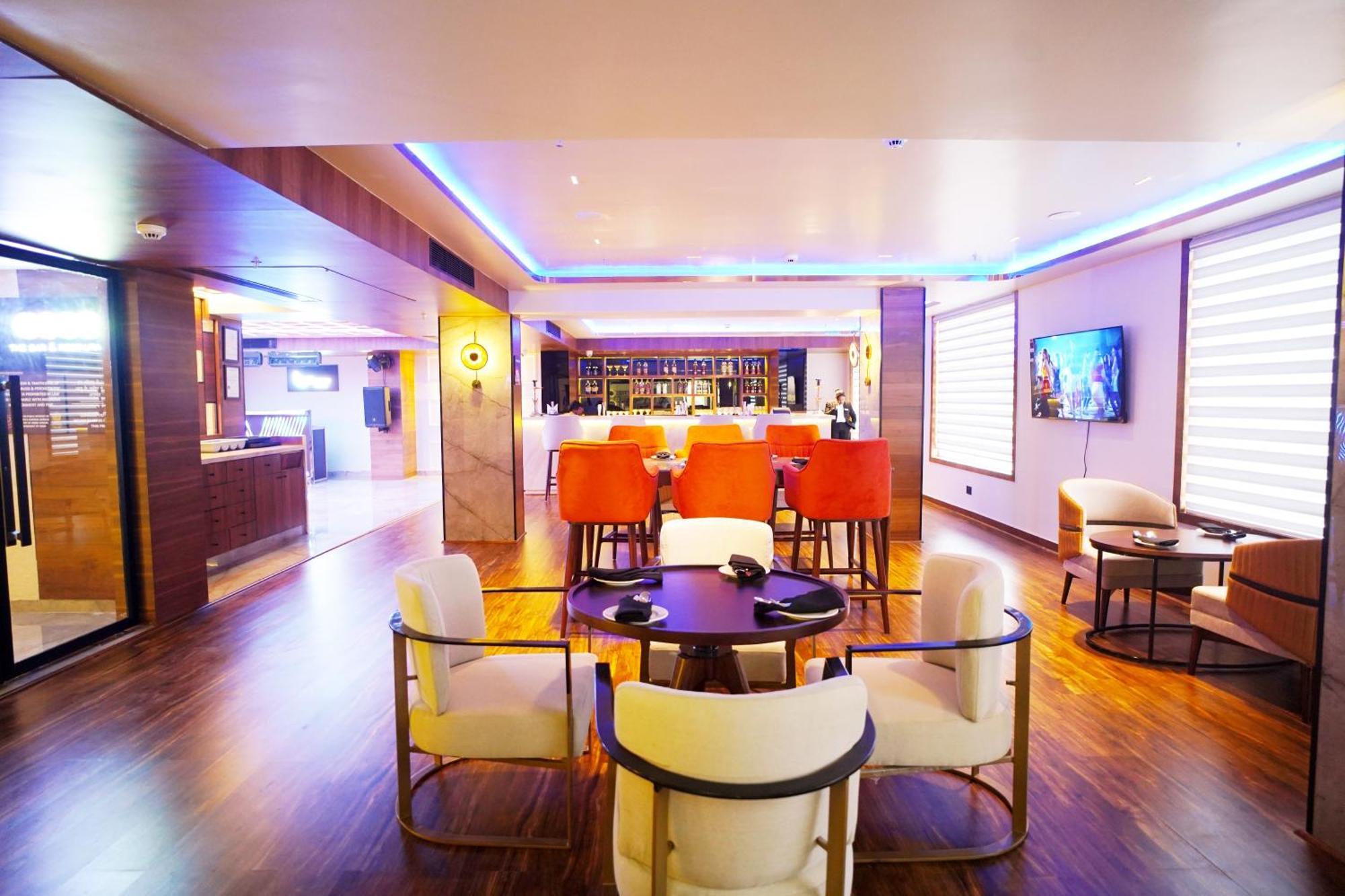 Ishaan Sarovar Portico Деогарх Экстерьер фото