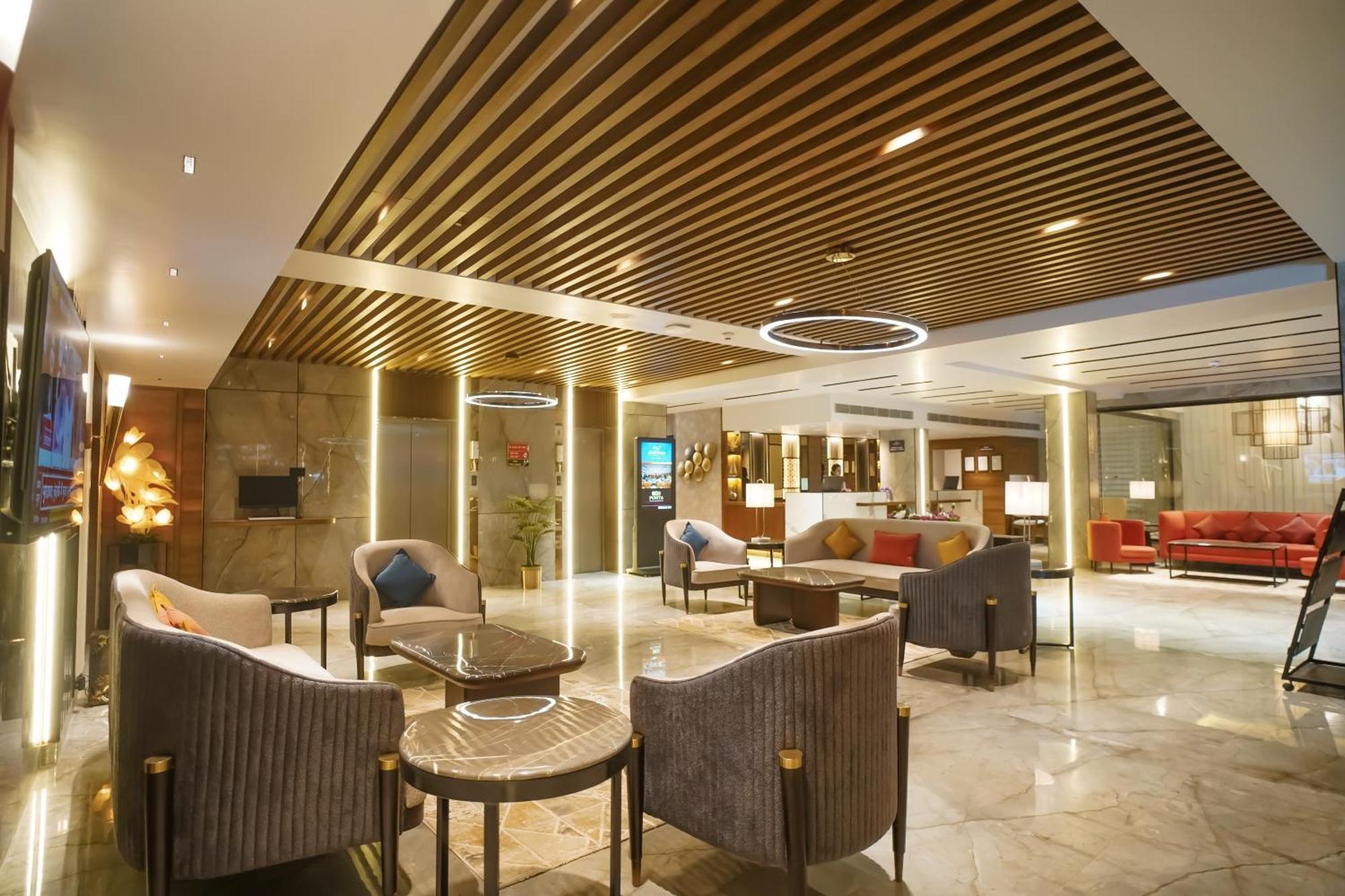 Ishaan Sarovar Portico Деогарх Экстерьер фото